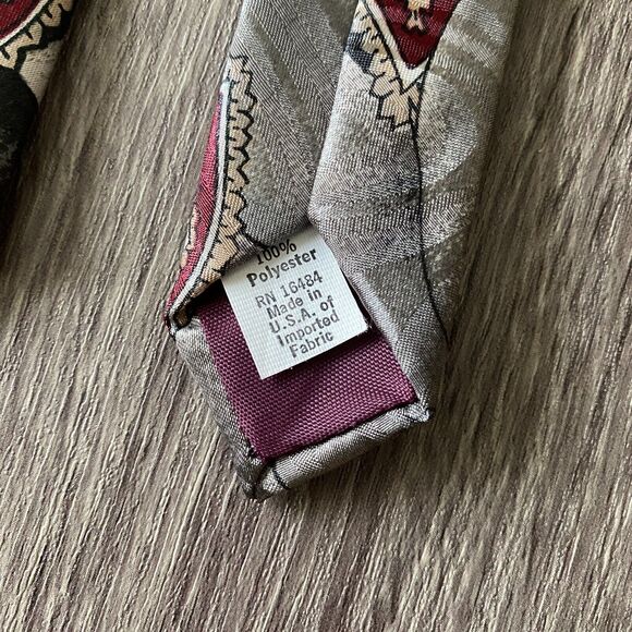 John Weitz Men's Gray Burgundy Geometric Satin NeckTie 56" x 3.75" Made In USA - Picture 5 of 5